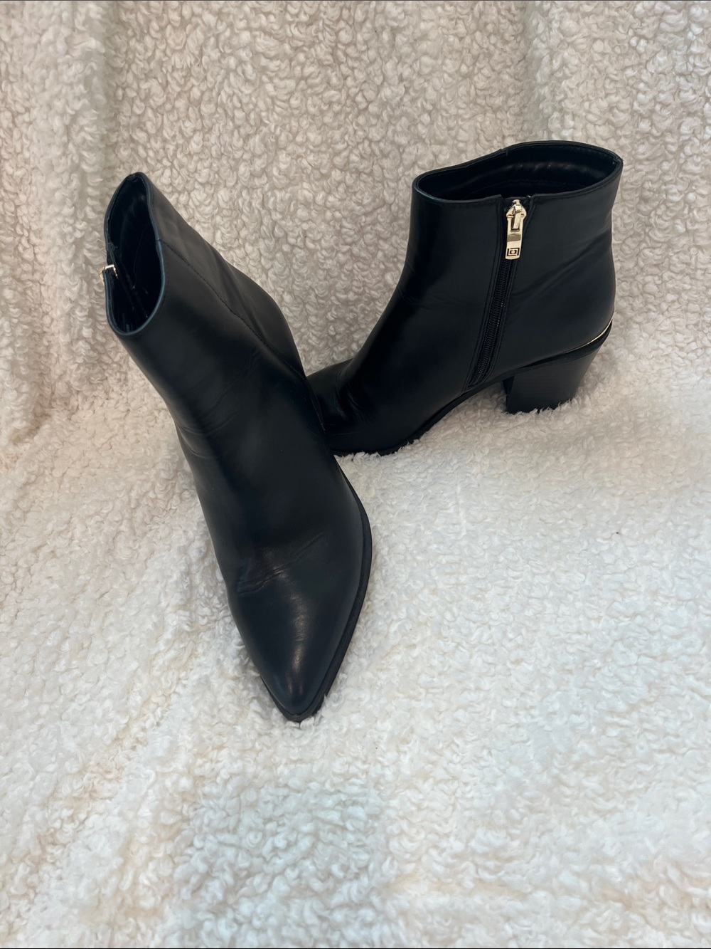 Liz Claiborne Black Pointed-Toe Ankle Boots with Side Zip